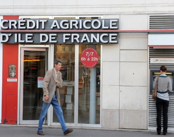 6. Credit Agricole Tổng tài sản trên tính đến tháng 6/2011 là 1.594 tỷ USD. Giá trị vốn hóa thị trường trên 38,6 tỷ USD vào tháng 3.2011. Tổng số nhân viên năm 2011 là 87.520. Ngân hàng Credit Agricole được thành lập năm 1894, có trụ sở tại Paris, Pháp.